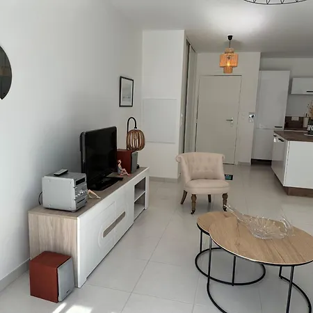 Neuf, 75 M², Pres De La Plage, Terrasse Spacieuse, Parking Securise - Fibre Incluse - Fr-1-539-66 * Royan