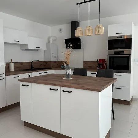 Apartment Neuf, 75 M², Pres De La Plage, Terrasse Spacieuse, Parking Securise - Fibre Incluse - Fr-1-539-66 Royan