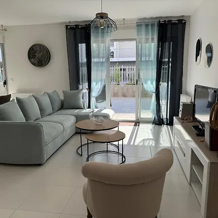 Neuf, 75 M², Pres De La Plage, Terrasse Spacieuse, Parking Securise - Fibre Incluse - Fr-1-539-66 Royan