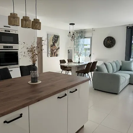 Apartment Neuf, 75 M², Pres De La Plage, Terrasse Spacieuse, Parking Securise - Fibre Incluse - Fr-1-539-66 Royan